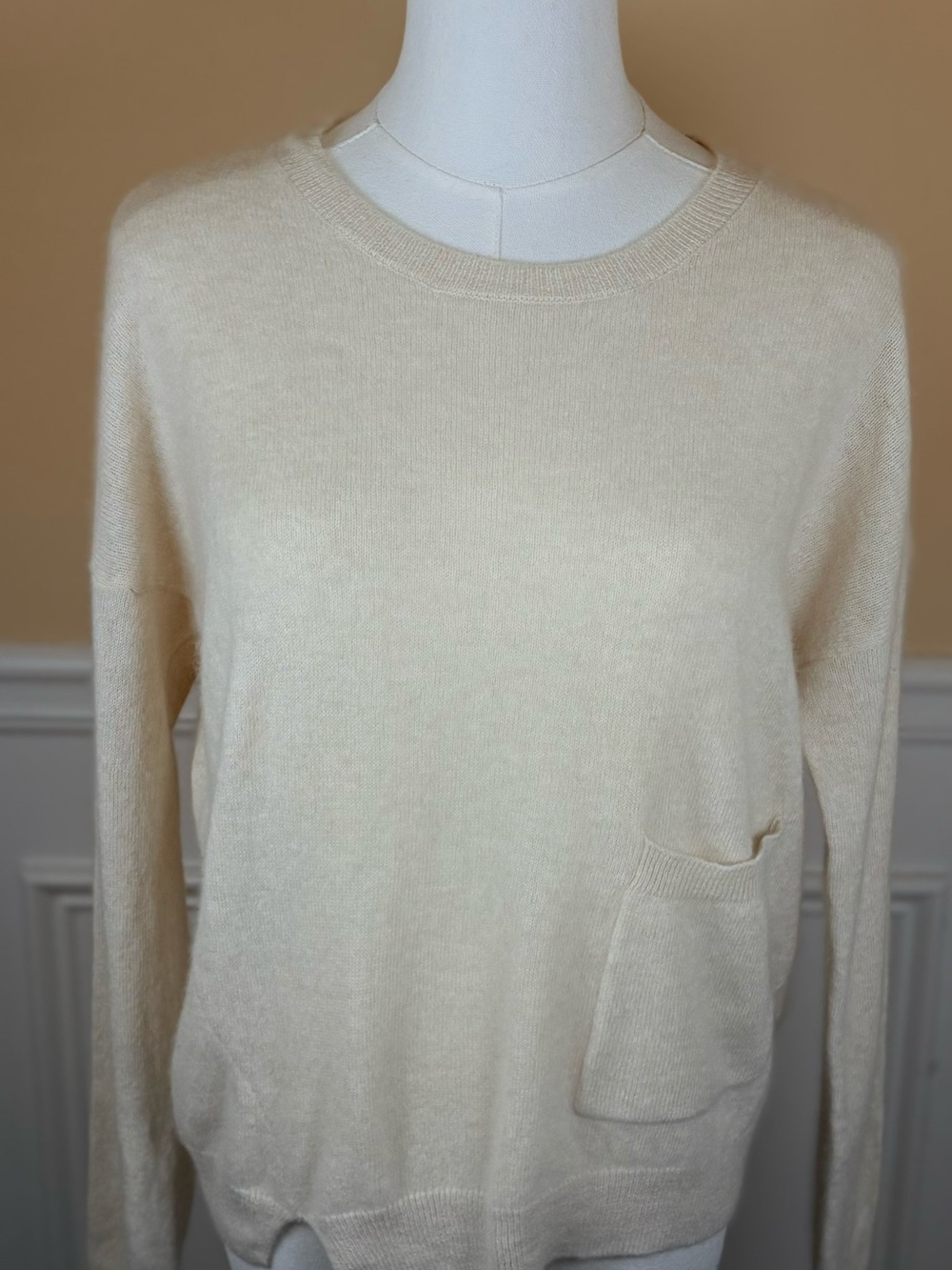 🤍 Brodie 100% Cashmere Cream Pocket Crewneck Sweater Size S